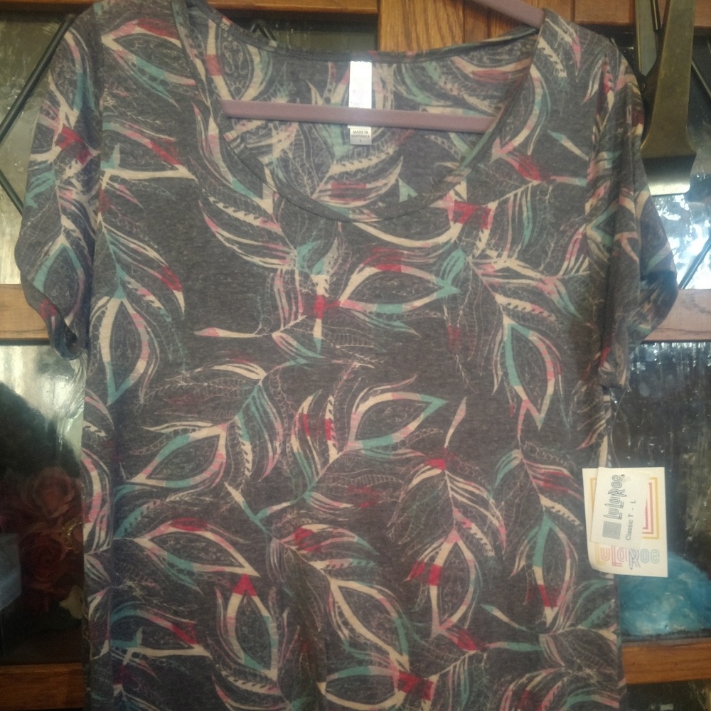 L Lularoe Classic T